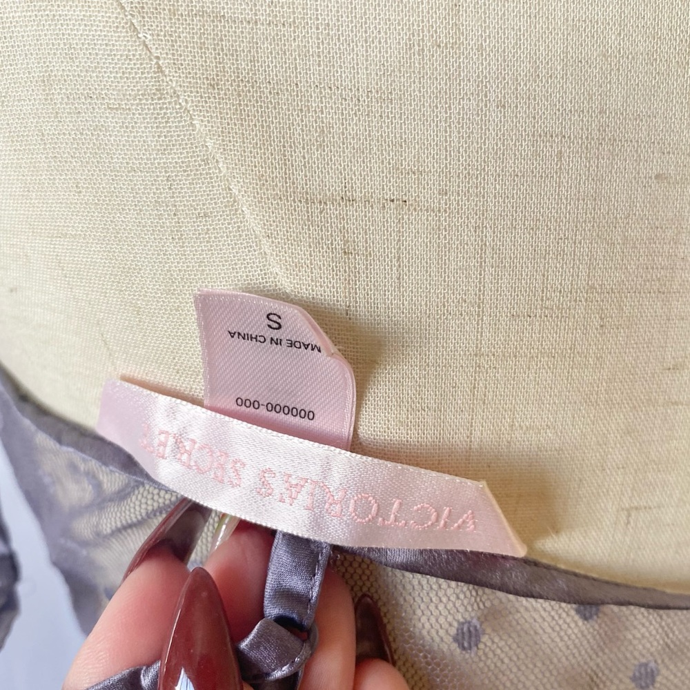 VICTORIA'S SECRET 2000 SILK PEIGNOIR SET IN SMOKY LAVENDER - Picture 6 of 8